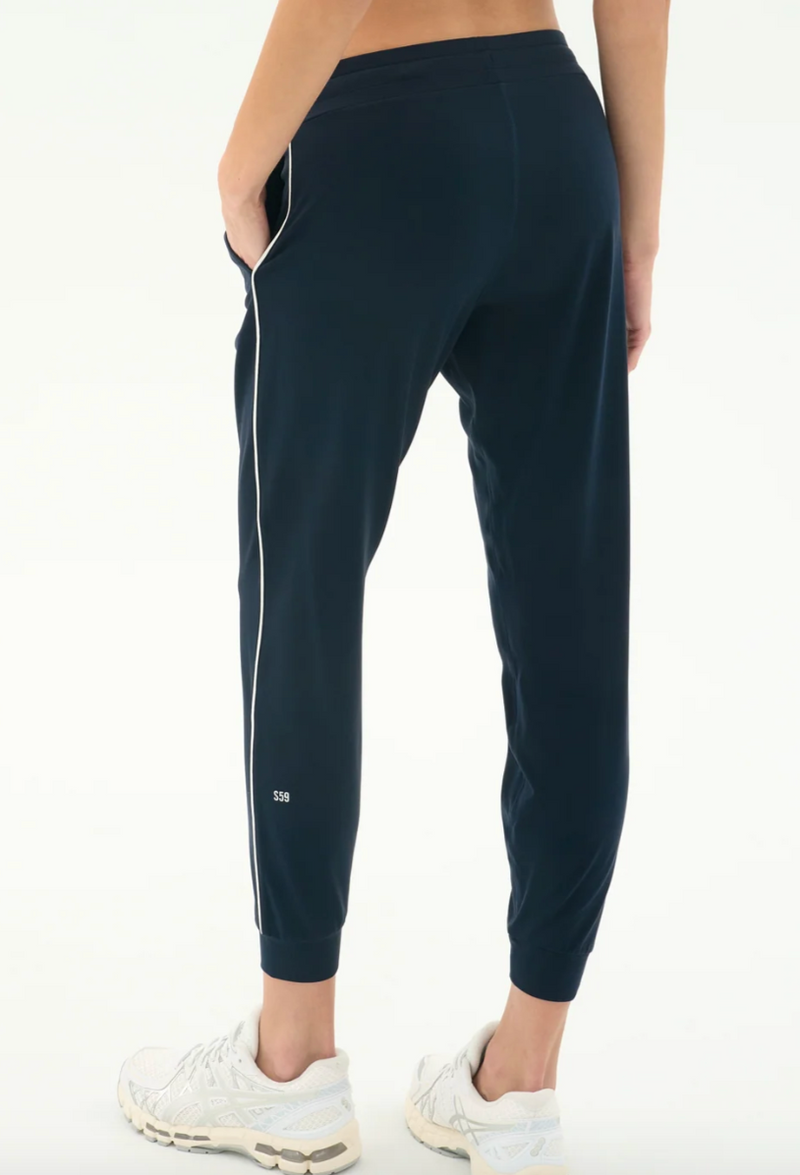 Airweight Jogger with Piping